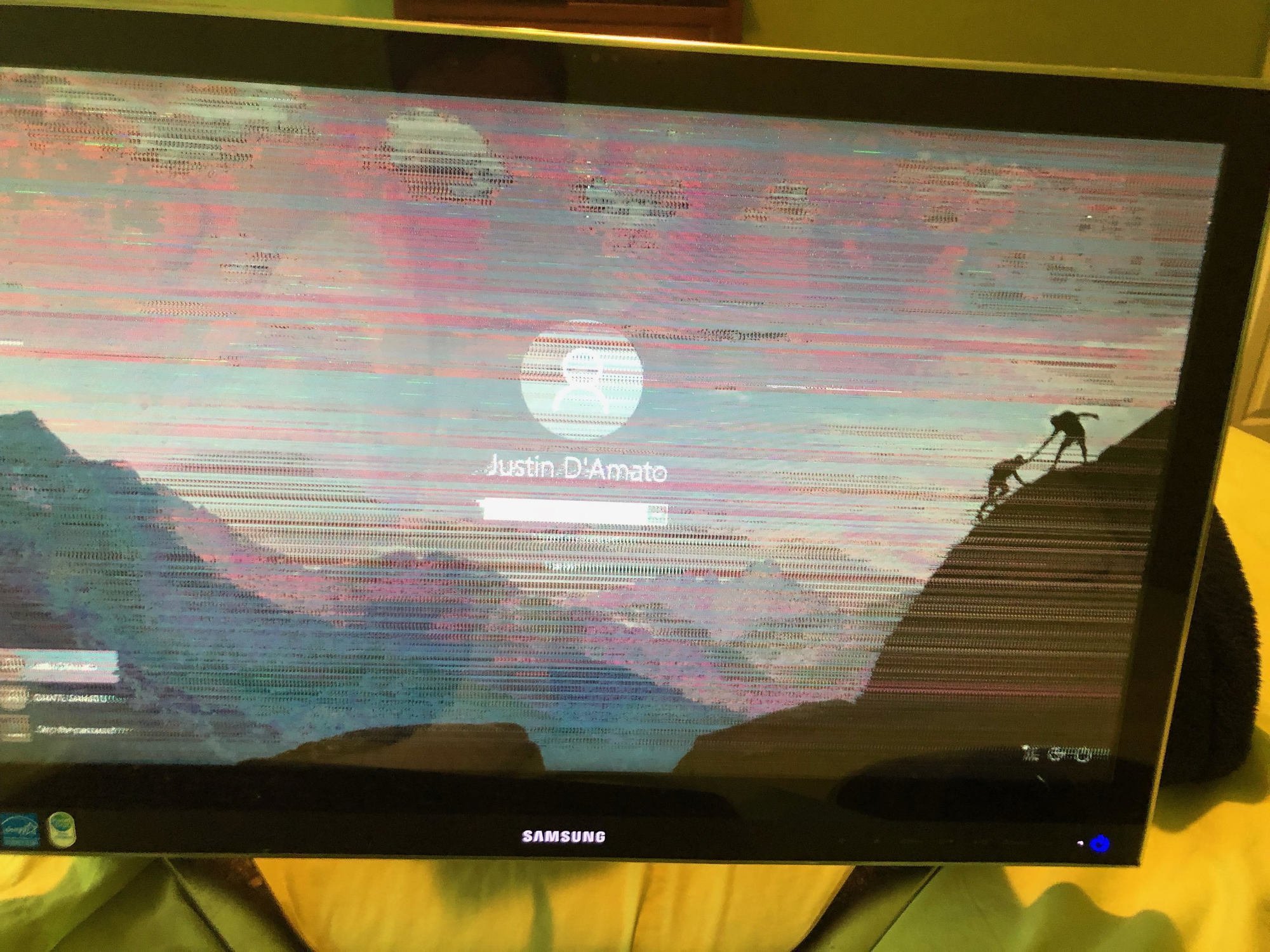 Lines on Screen 024b2448-0703-4b99-903a-e122b2c4efa9?upload=true.jpg