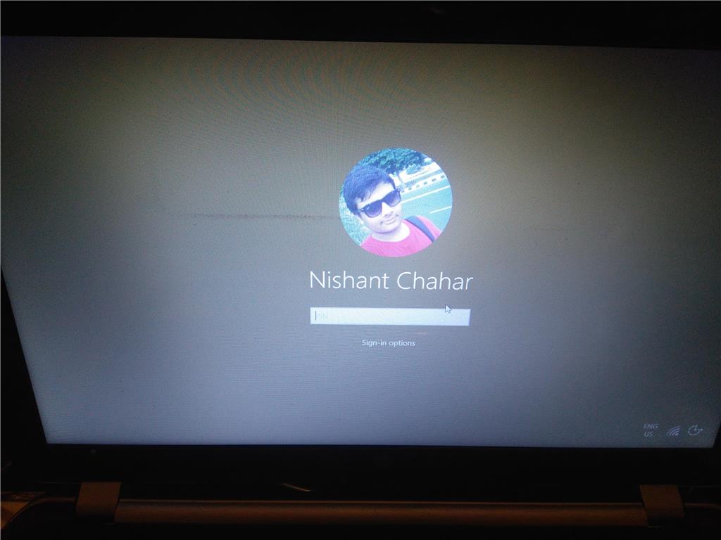 Windows spotlight is displaying theme color on the lock screen. 1bae2ca6-bc82-4022-a6fe-a6e56776f8d8.jpg