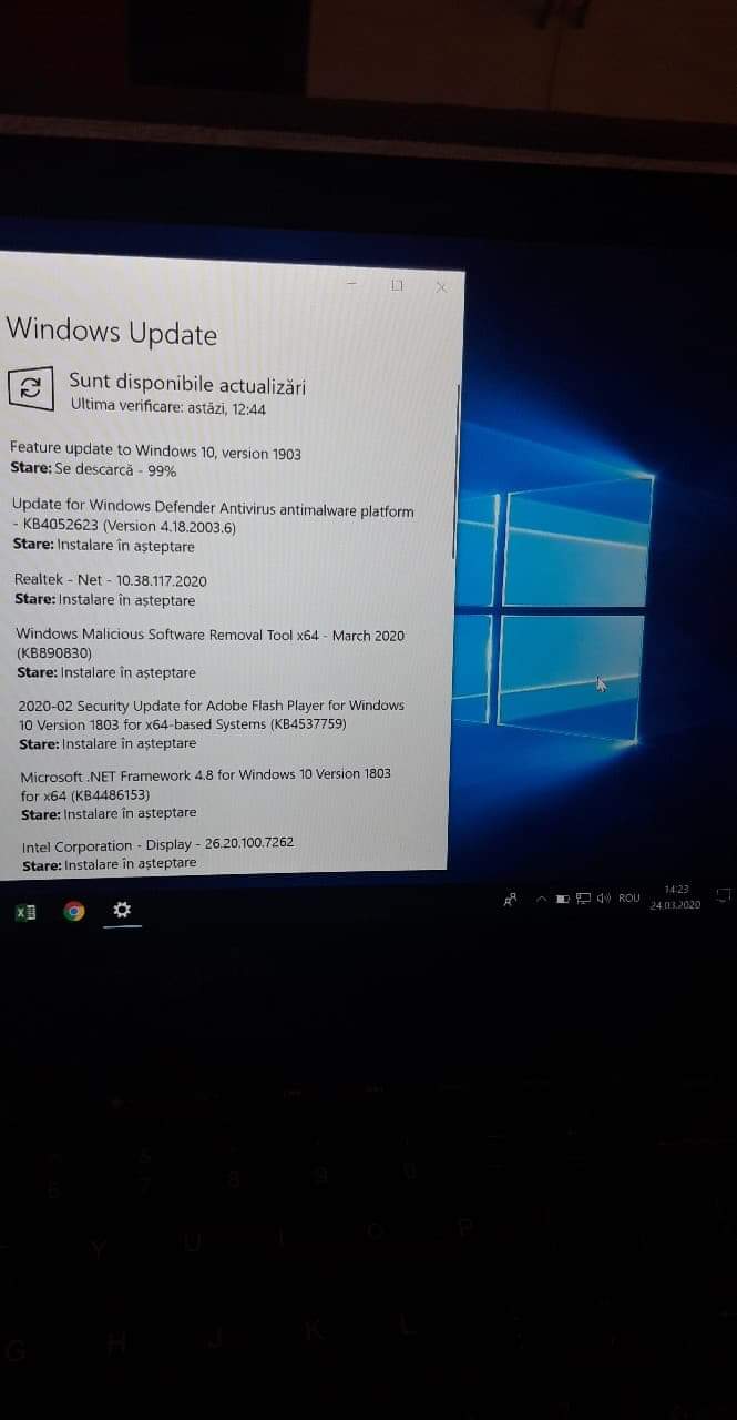 Update to Windows 10 version 1903 stuck at 99% 2a04d16a-3d7c-4837-8a1f-f020ada4e1f0?upload=true.jpg