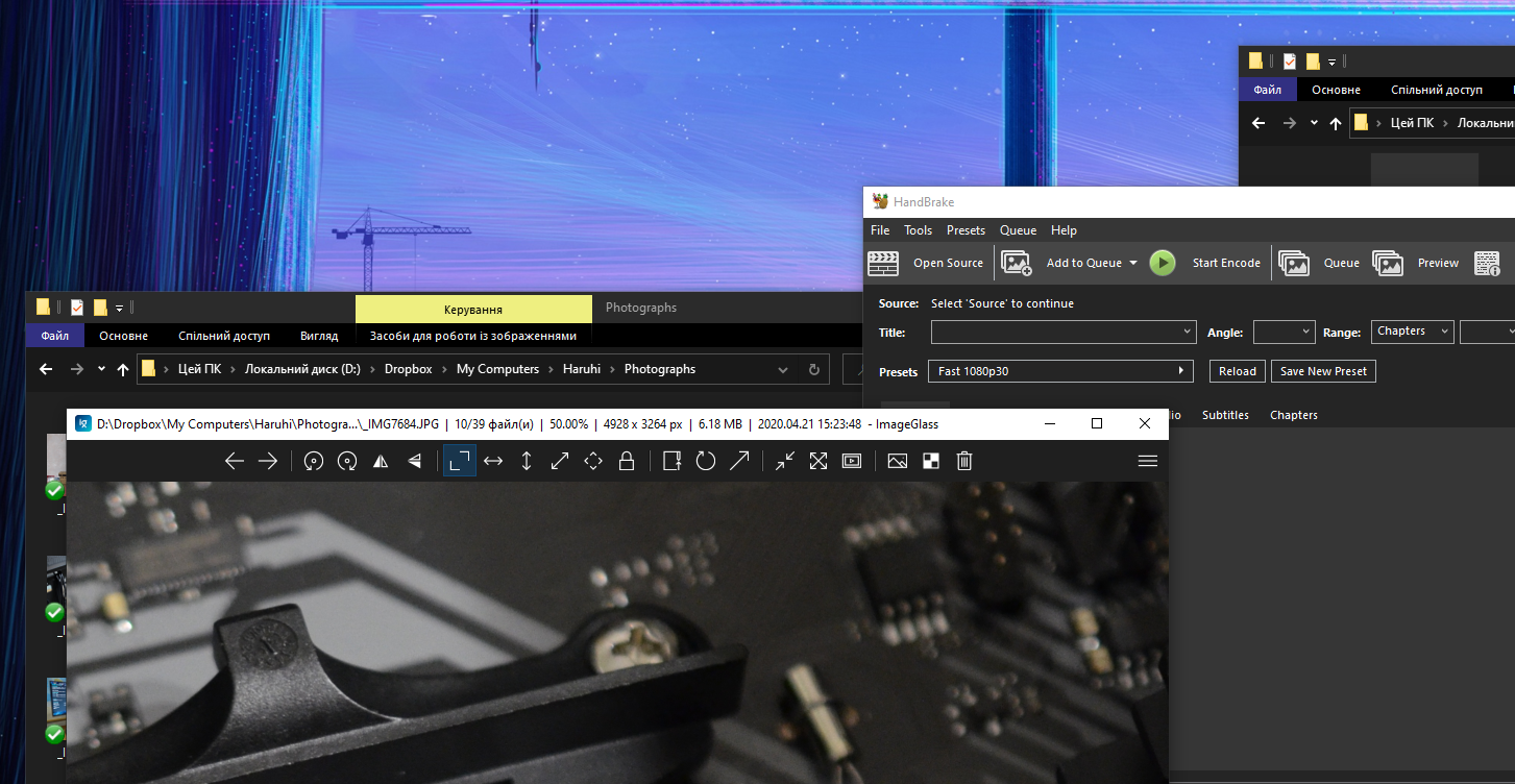 Some applications in dark theme have white headers 3223cf8c-04fe-42b4-9413-3faadaca3c5c?upload=true.png