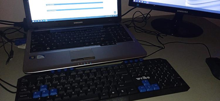 Black screen and keyboard off when connecting to an external screen and an external keyboard 398138d1695753382t-external-keyboard-weirdness-bad.jpg