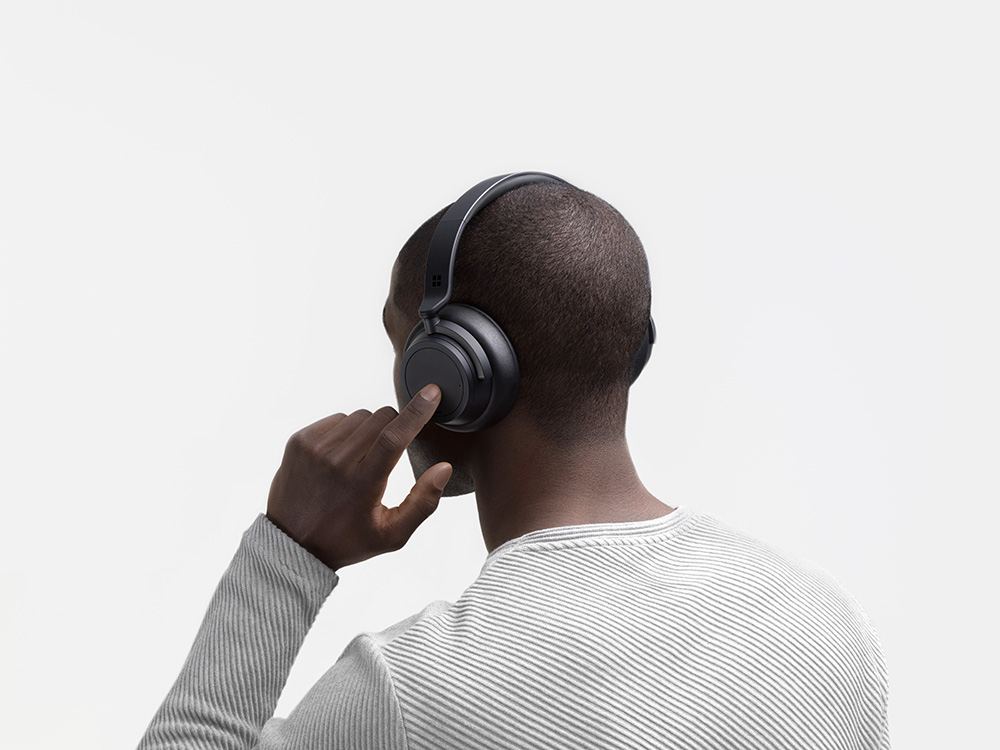 Surface Go 2, Surface Book 3, Surface Headphones 2 and Surface Earbuds 3b6acedc393f5c54f77c13e7d9fe760e.jpg