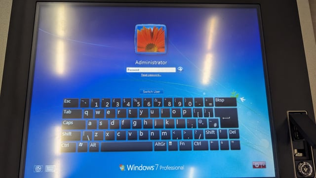Toggle on screen keyboard button on lock screen 3eicocbclydc1.jpg