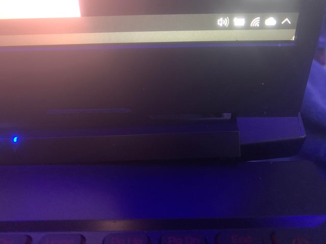 Can someone help the taskbar want like this before and I’m confused and wanna change it back 3im72w3507t61.jpg