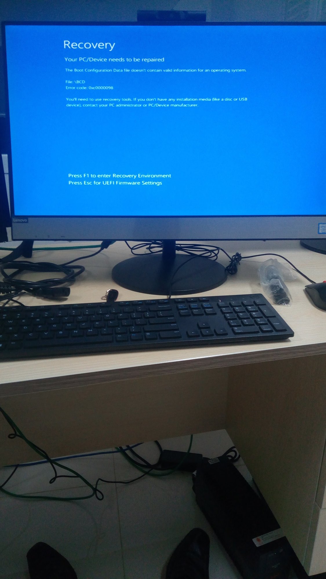 Getting Recovery Error Code 0xc0000098 file:\BCD when I try to enter safe mode 6177e38c-2e86-4a9f-bc34-b31b4177eb29?upload=true.jpg