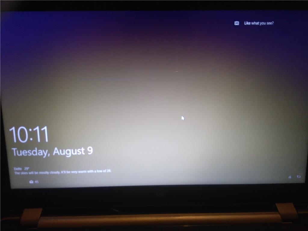 Windows spotlight is showing theme color on the lock screen. 620987e0-7219-4d92-bf81-11904d377a3e.jpg