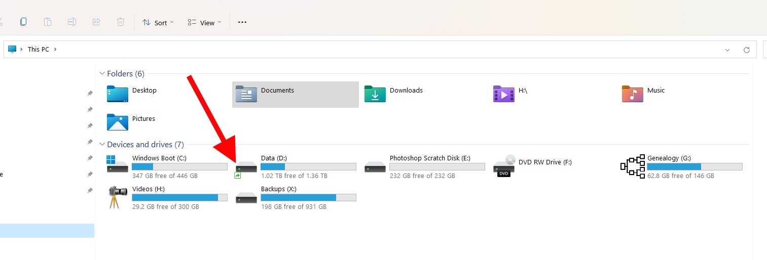 White arrows in green boxes on my picture icons in Windows Explorer 62a291d8-2395-4f17-ac35-3869bd982712?upload=true.jpg