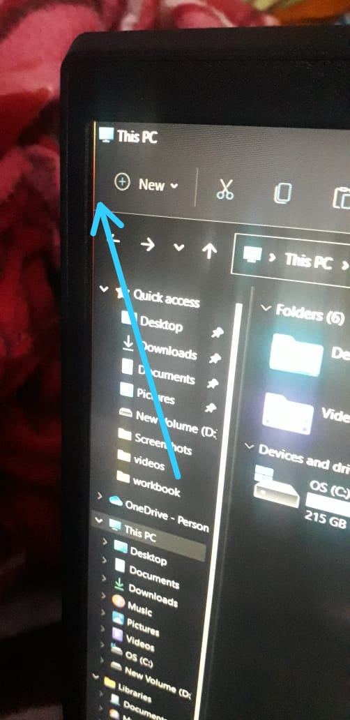 Laptops right screen corners red vertical lines and left corners blue vertical lines 651dcf20-c8ec-4319-87a1-e85f03afd6b5?upload=true.jpg