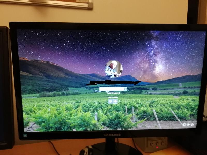 List of users not showing at startup *and* login as other user also not showing 79fda99e-6efe-44c5-8cbb-dcffd0276743?upload=true.jpg