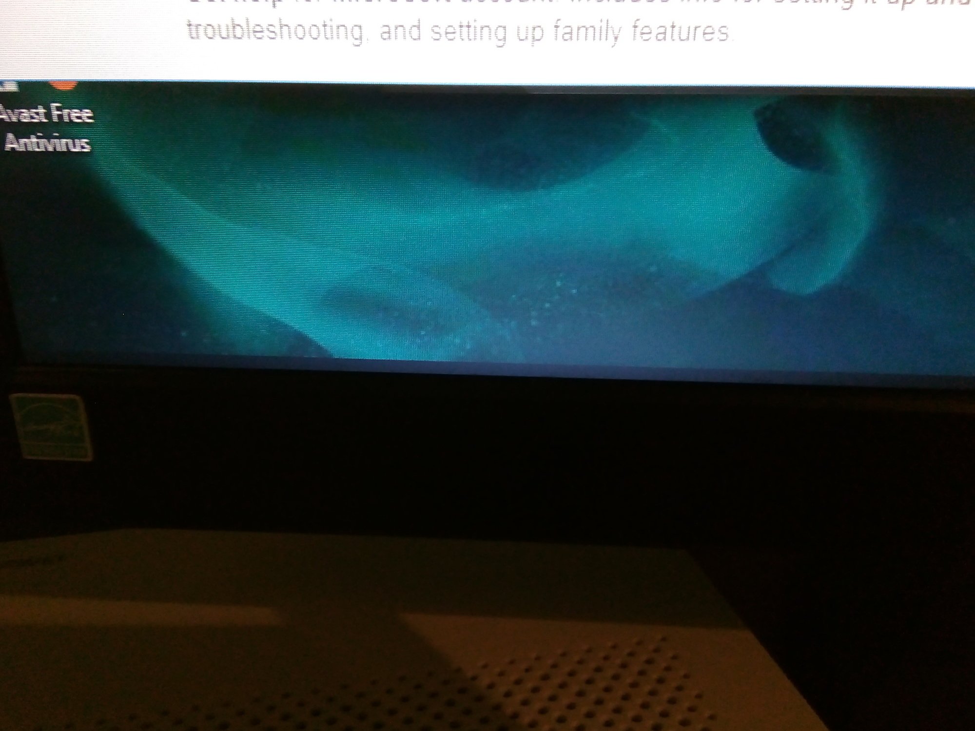 Black Bar under the taskbar. 7c324ce4-4a4b-4d4f-862d-1c2e2cce0fa6?upload=true.jpg