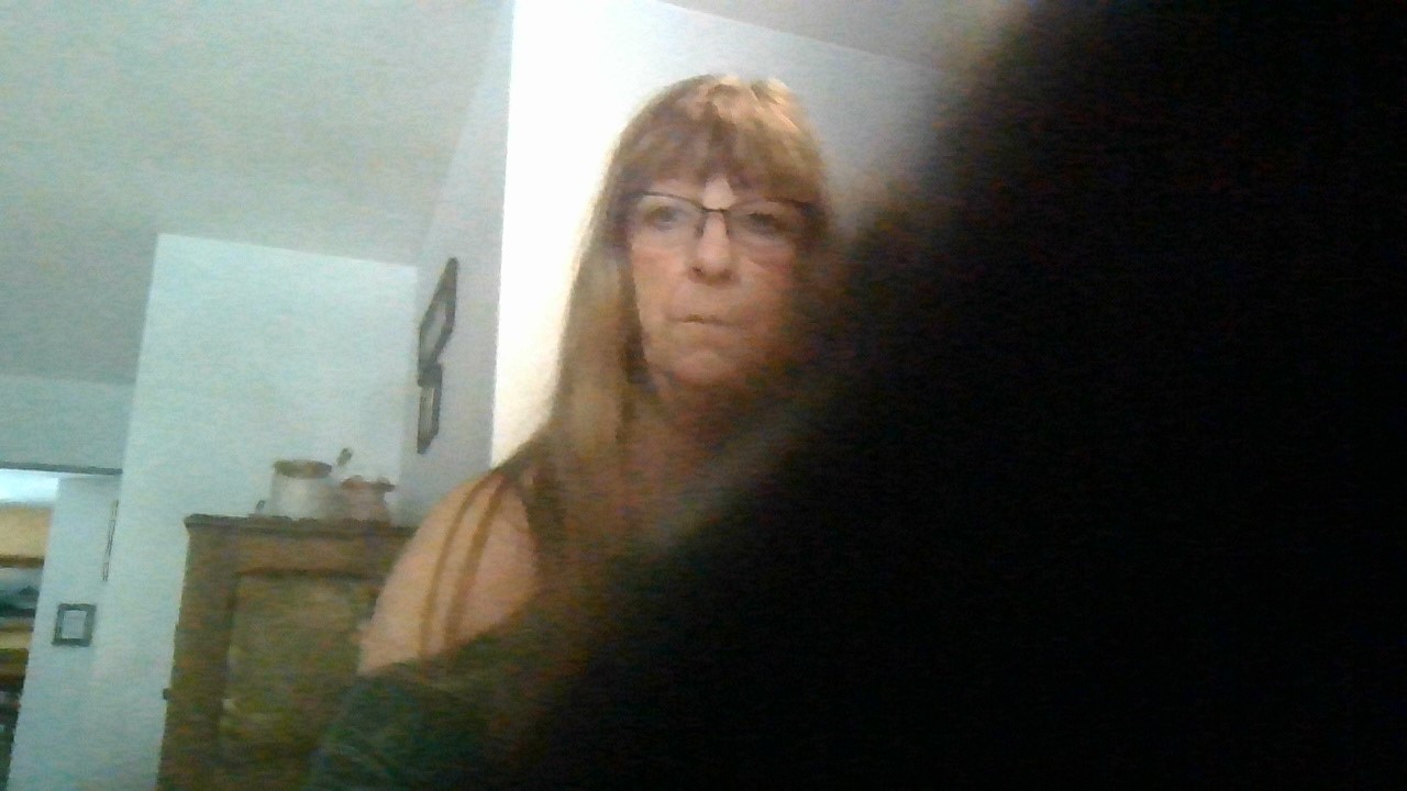 camera is showing half black 7f58b8b9-dfd6-4c73-a71e-80b53f3e4e36?upload=true.jpg