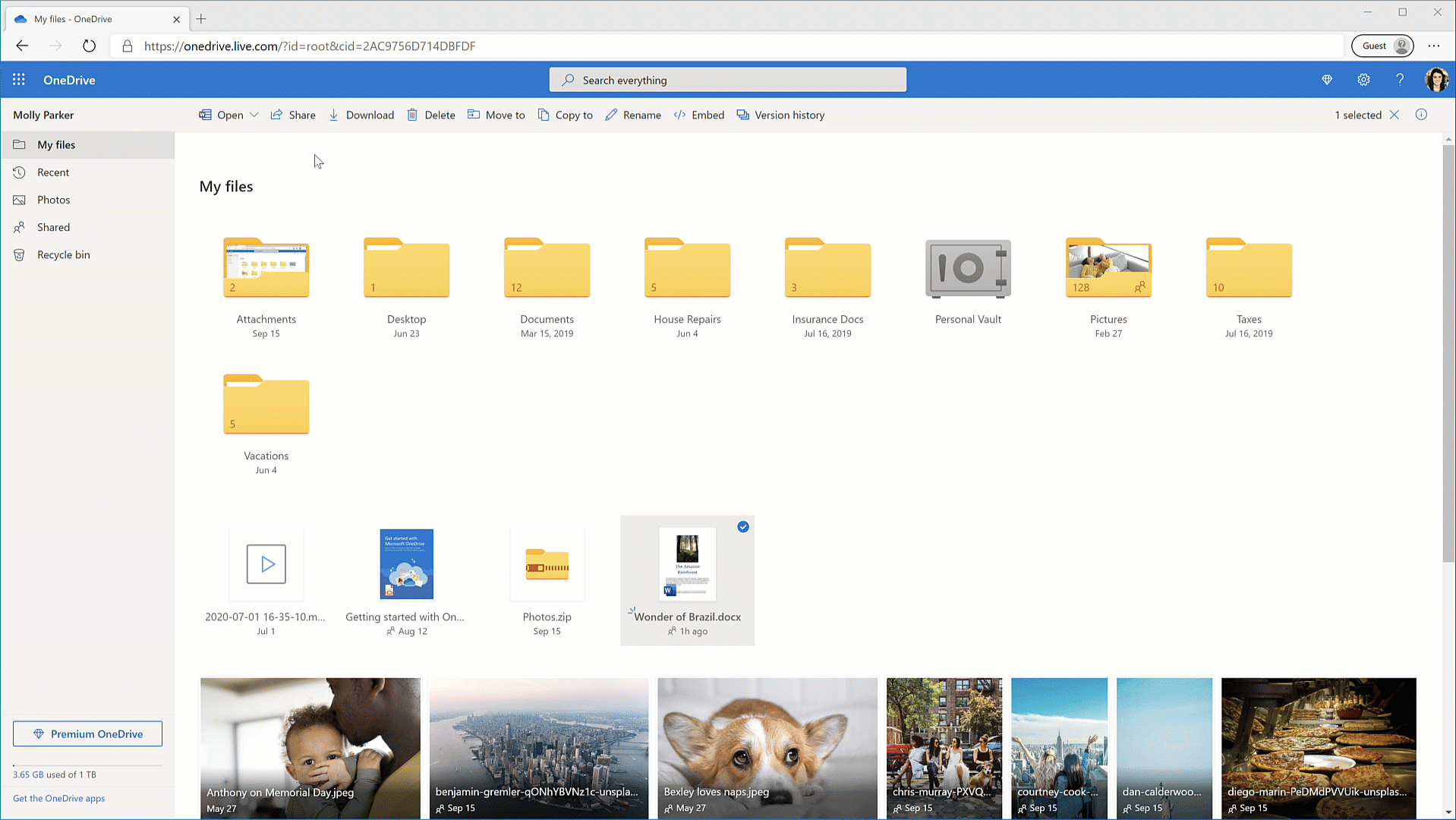 What is new to Microsoft 365 in November 2020 8_GIF_OneDrive_Family_Sharing.gif