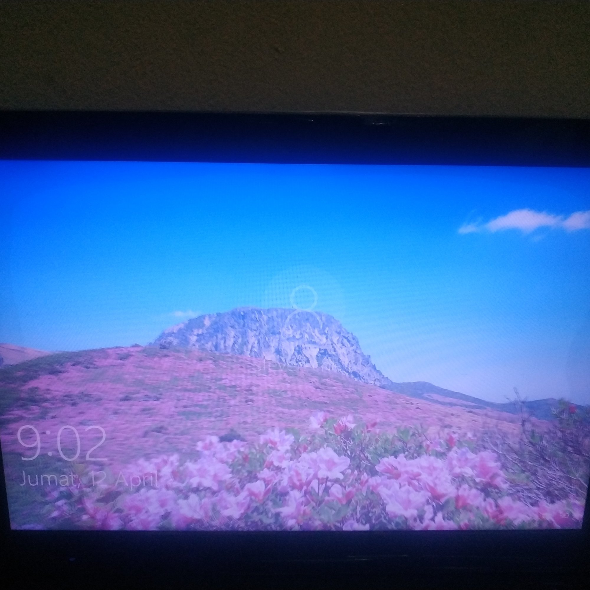 windows 10 pro get stuck in wallpaper cant enter pin 9bf9e874-2d31-4e8f-acfe-a8ff8a131367?upload=true.jpg