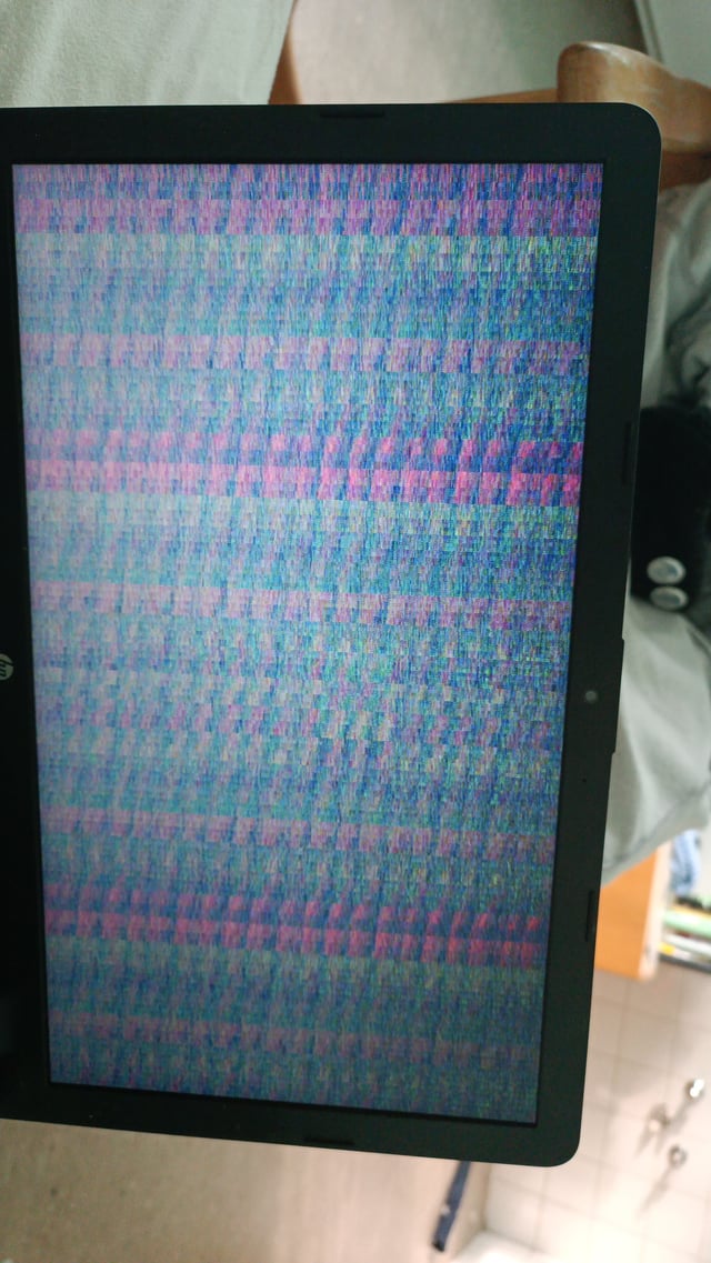 Trying to install win 10 on HP laptop, stuck on this 9d1fx0cilpyb1.jpg