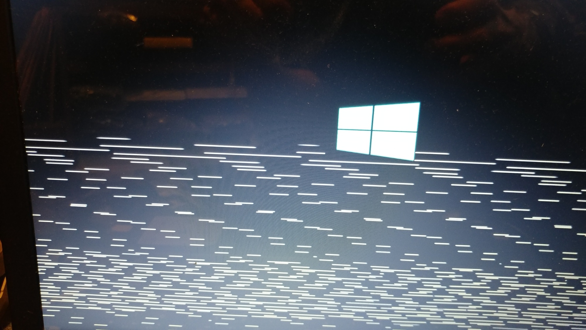 Broken horizontal lines when booting from Windows 10 USB boot media 9f77db2e-a20b-4db6-8870-9205bf37ad17?upload=true.jpg