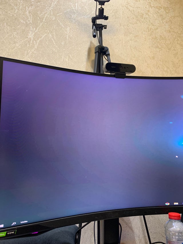 My 4yr old niece smashed into my keyboard and now somehow my screen is stretched:) help 9f9zrshjtys81.jpg