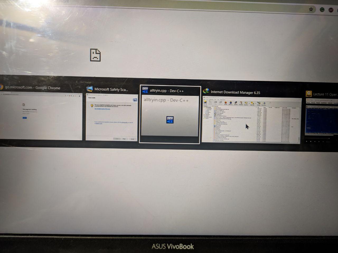 Some apps automatically minimised and stuck in the taskbar a40dcd73-3037-4701-be72-9d099ddbcd26?upload=true.jpg