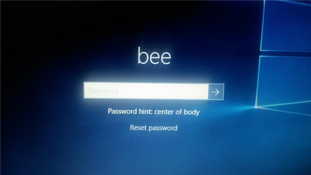 I can not logon to my  laptop it show message "the specified domain either does not exist... a8b2bcc4-ebb3-4e6e-8bce-12ec931af439.jpg