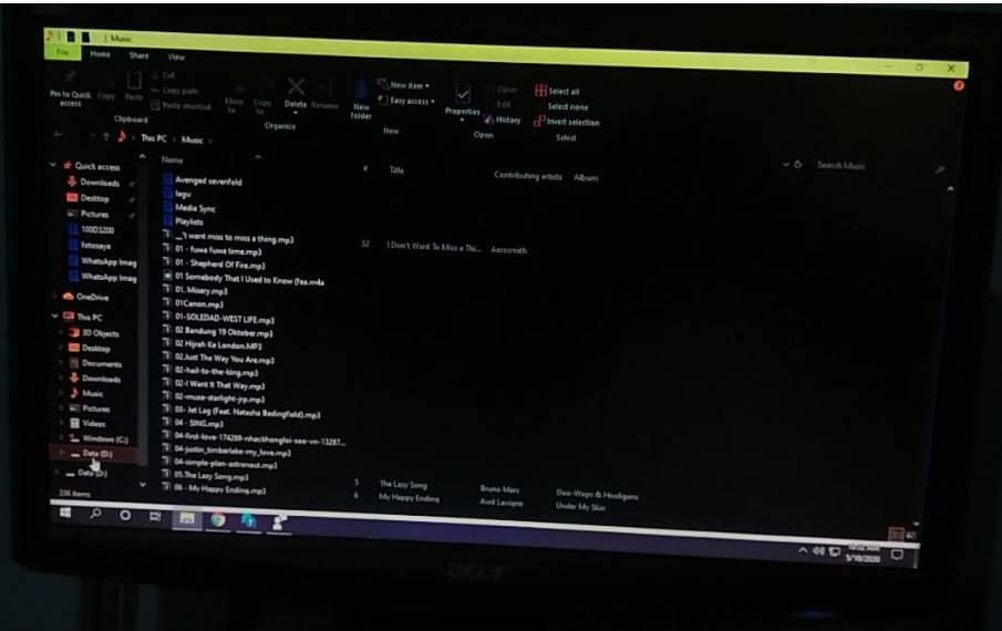 Windows Explorer Black Transition ba688ffa-7aed-4df5-a1c4-3ee564f354e3?upload=true.jpg