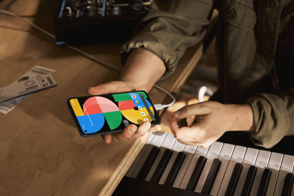 Why doesn't my Google Pixel 5A recognize its connection to my Windows 11 computer? blog_Pixel_5a_5G_Lifestyle_Charging_LtvdEH.max-1000x1000.png