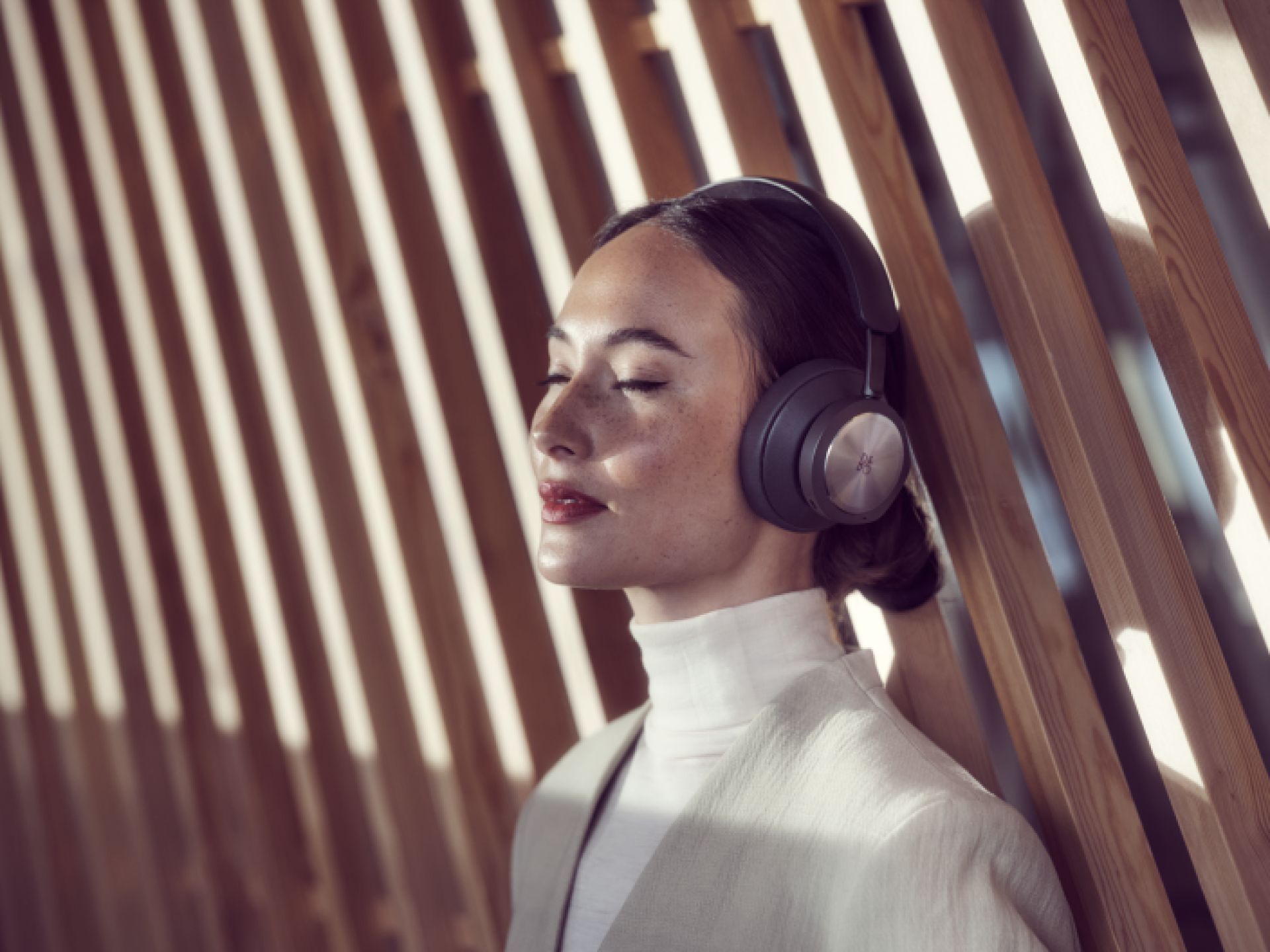 New Bang & Olufsen Beoplay Portal Wireless Headphones for Xbox BO_PORTAL_JOHALL_002_JPG.jpg