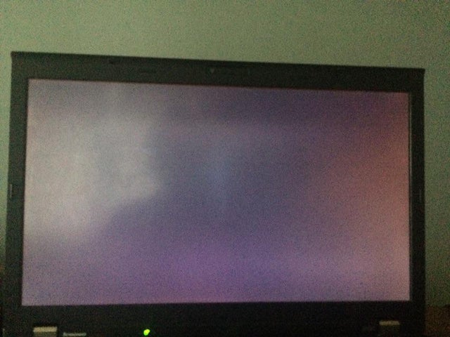 I’m stuck here while loading Windows 10 bqr5d2gvfls61.jpg