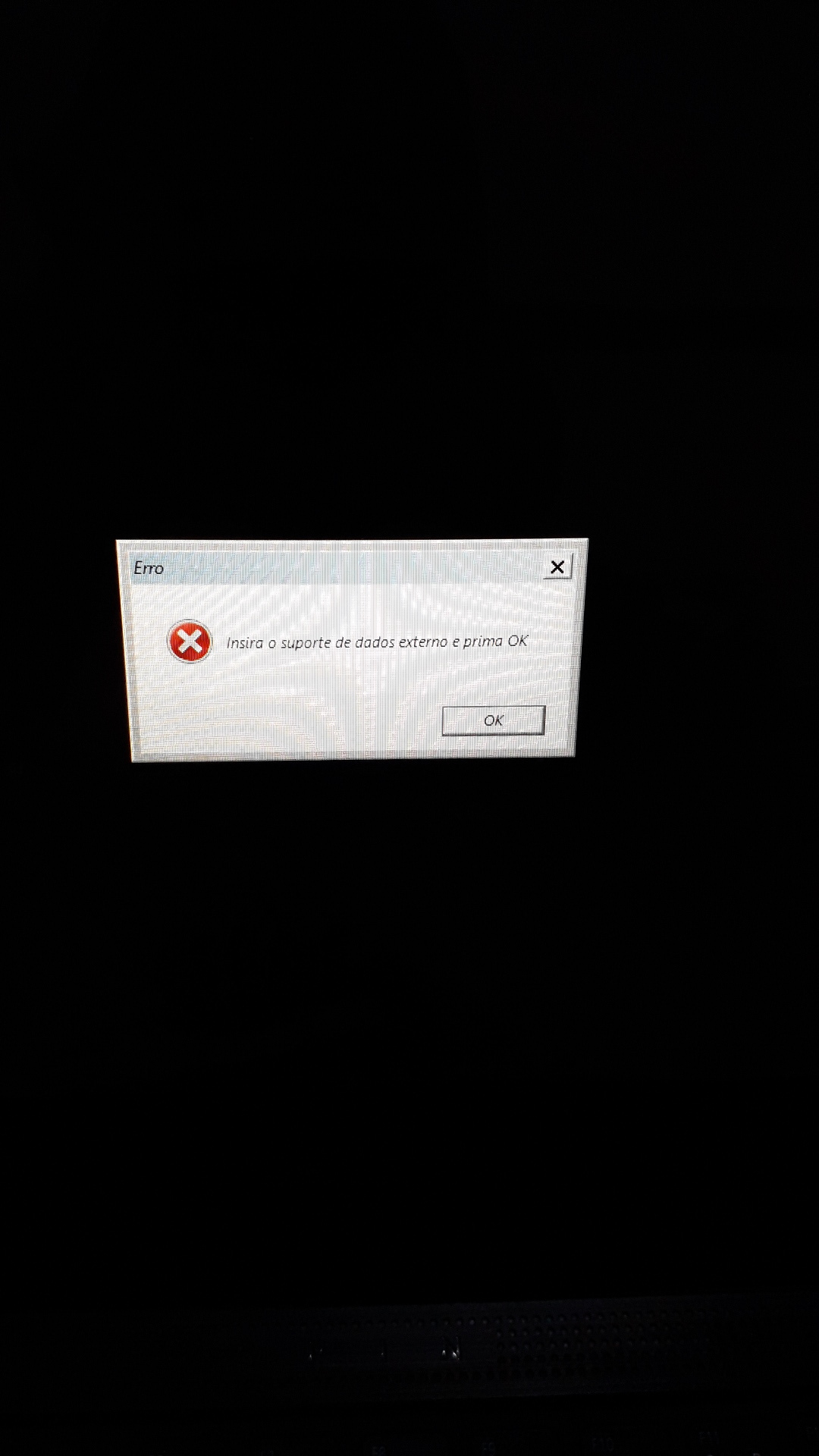 Can't start Acer laptop N18H1 after Windows update - "Insira o suporte de dados externo e... c78b73ee-f080-4f76-ade3-7a3cd9ce80a1?upload=true.jpg