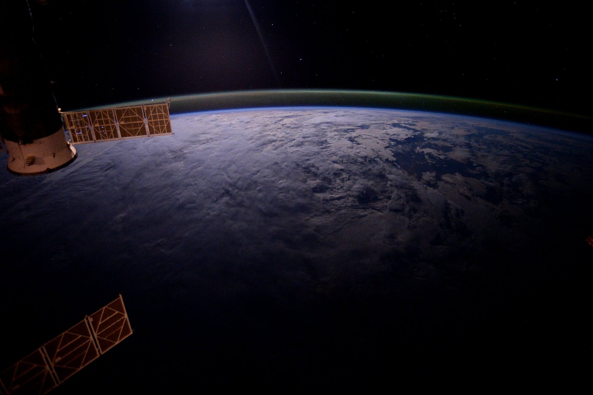 Remove Wall Earth Moon ISS Solar System Cim6EGtW0AAZQCn.jpg
