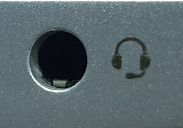 Surface thinks my microphone is headphones dc08b2f9-849d-4497-a335-cc83f05988bc?upload=true.jpg