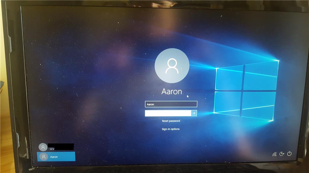 Windows 10 tries to log into non-existent user during startup dea096d0-14ab-4490-a318-90dec6ae3ff2.jpg