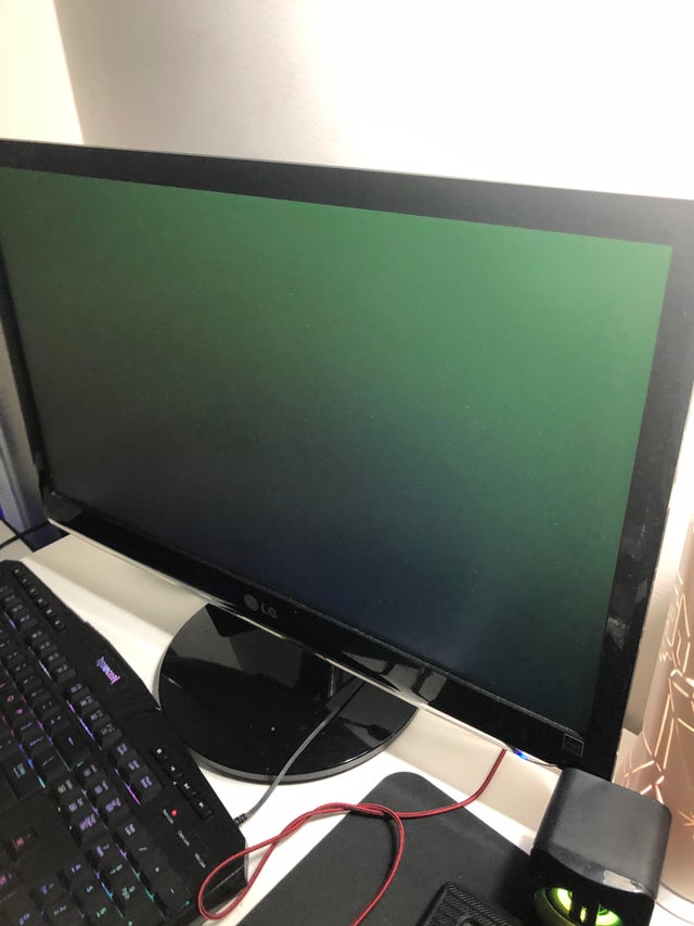 Wait guys I found the “Green screen or death” e78fq3w8680a1.jpg