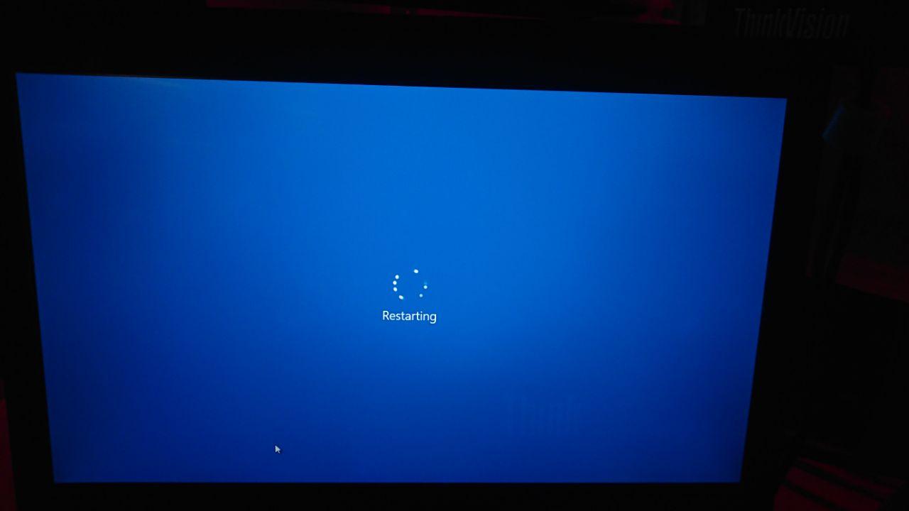 Sign out/Restart/Power off background color change. Blue flash on lock-screen. ee9d6e9e-8c57-45dd-91e7-a7f03c15f521?upload=true.jpg