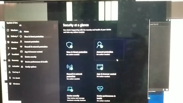 Does anyone know how can i fix it? The screen is absolutely fine. No cracks or anything on... EzSfV2gELnMlwjX6zuK5QMpwZQNRgWn54-CHVYHDLAU.png