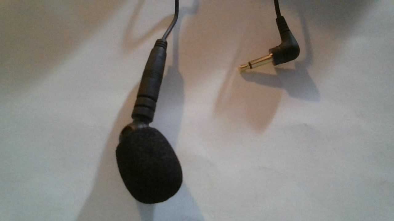 How do I set up an external microphone with a 3.5mm jack? f52a6bf8-f039-492c-8f25-4912d49360f6?upload=true.jpg
