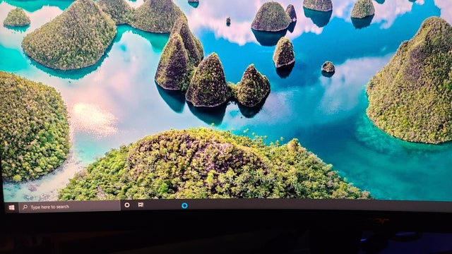 Taskbar icons randomly disappeared after shutdown please help! fzxfkvztkgq61.jpg