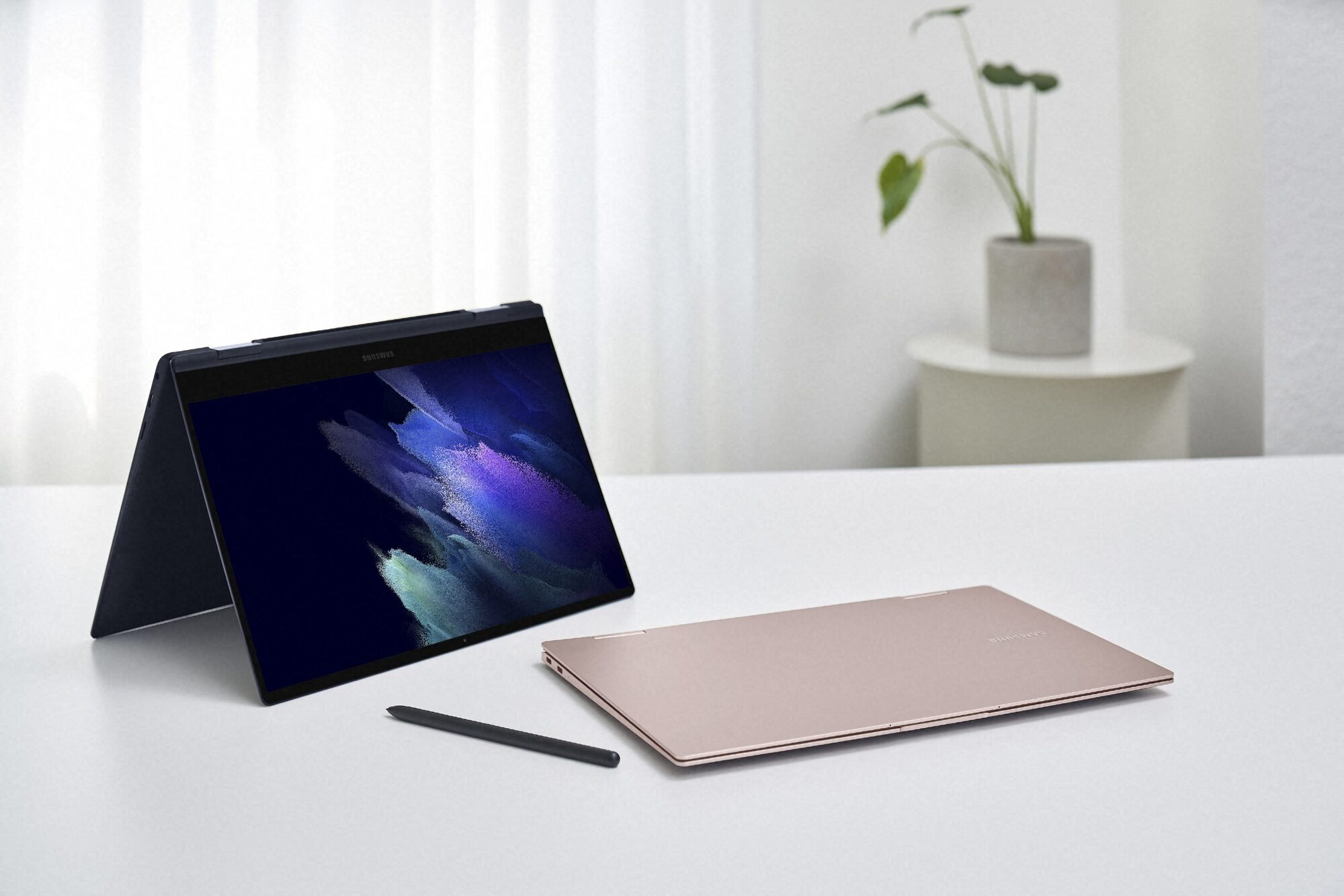 Samsung Galaxy Book S - Windows 10 Pro Galaxy_Book_Pro_360_13in_MysticNavy_13in_MysticBronze_S_Pen_Family_210417020221-scaled.jpg