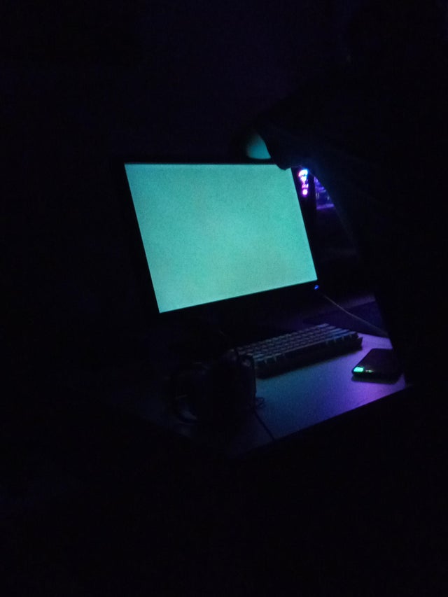 Pc screen turned white during gameplay, now everytime I turn it on, the screen turns fully... i2zpdqp5tmra1.jpg