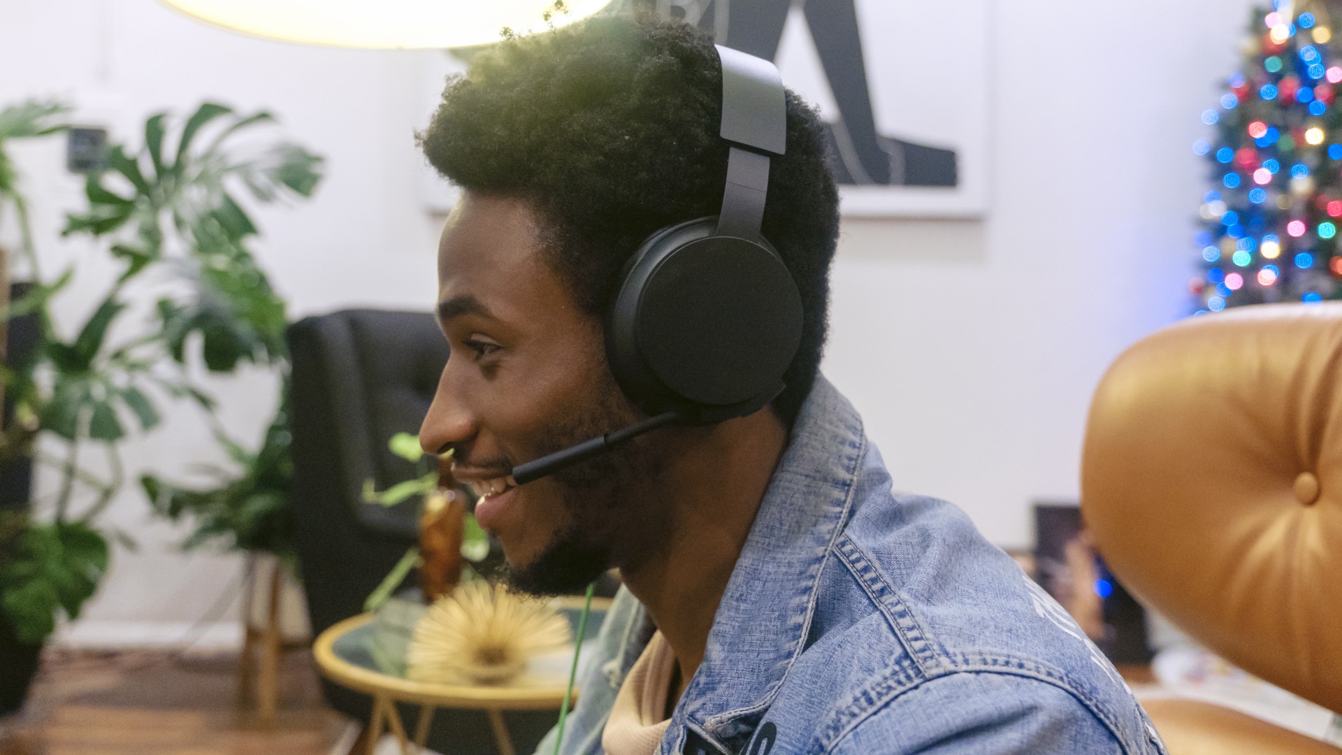 Whenever my laptop uses my XBOX wireless gaming headset's mic it lowers the volume of other... IN-LINE.jpg