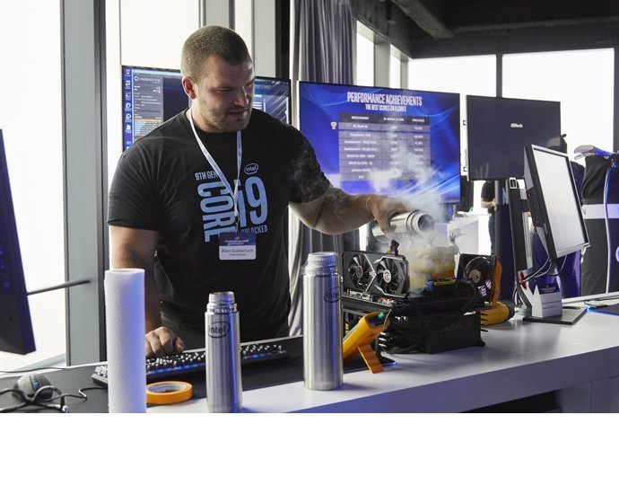 9th Gen Intel Core i9-9900K Sets Overclocking Records Intel-9th-Gen-Core-Overclock-21.jpg