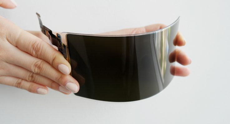 Samsung Display’s ‘Unbreakable Panel’ Certified by UL Newly-developed-Samsung-Unbreakable-OLED-display-737x400.jpg