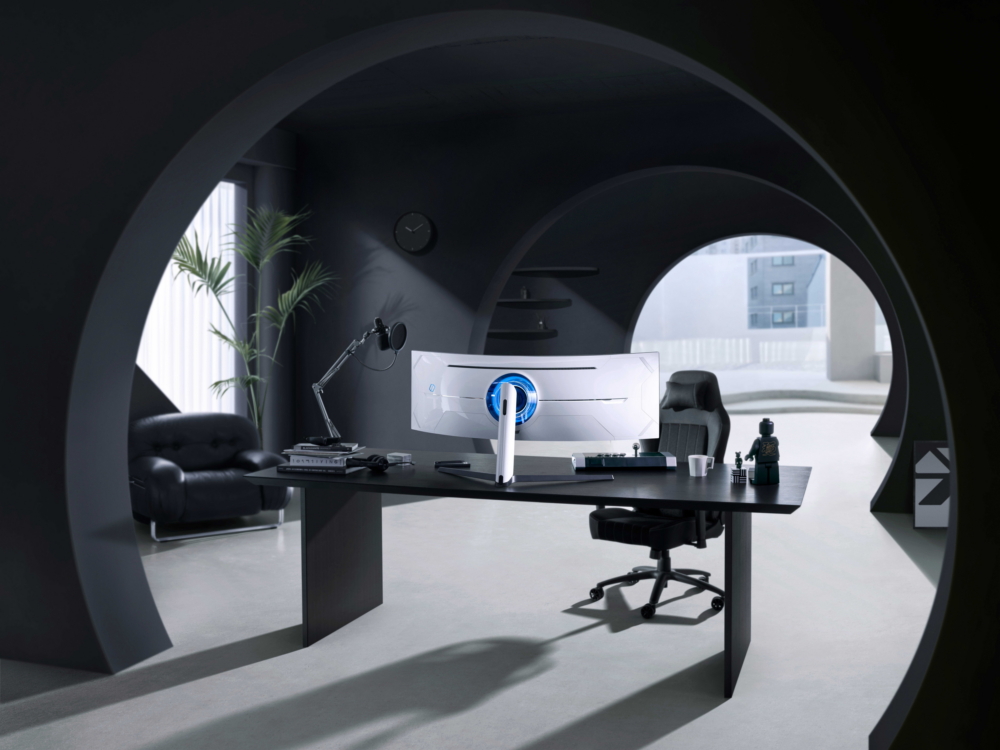 Whole interface is zoomed in upon startup with Odyssey G9. Odyssey_Neo_G9_PR_main3F.jpg