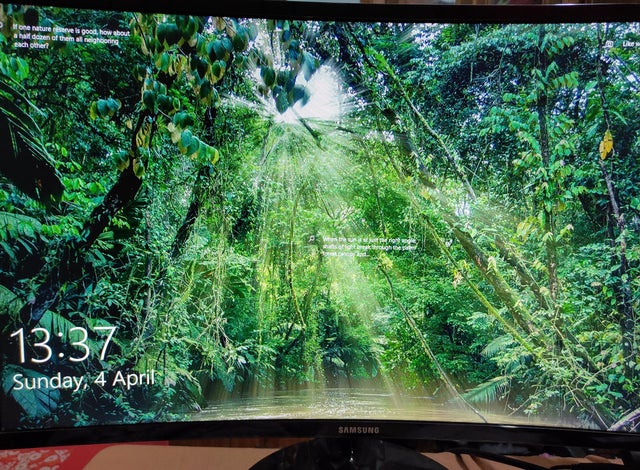 Opening your system with random wallpapers like this really makes the day!! rabb95vc74r61.jpg