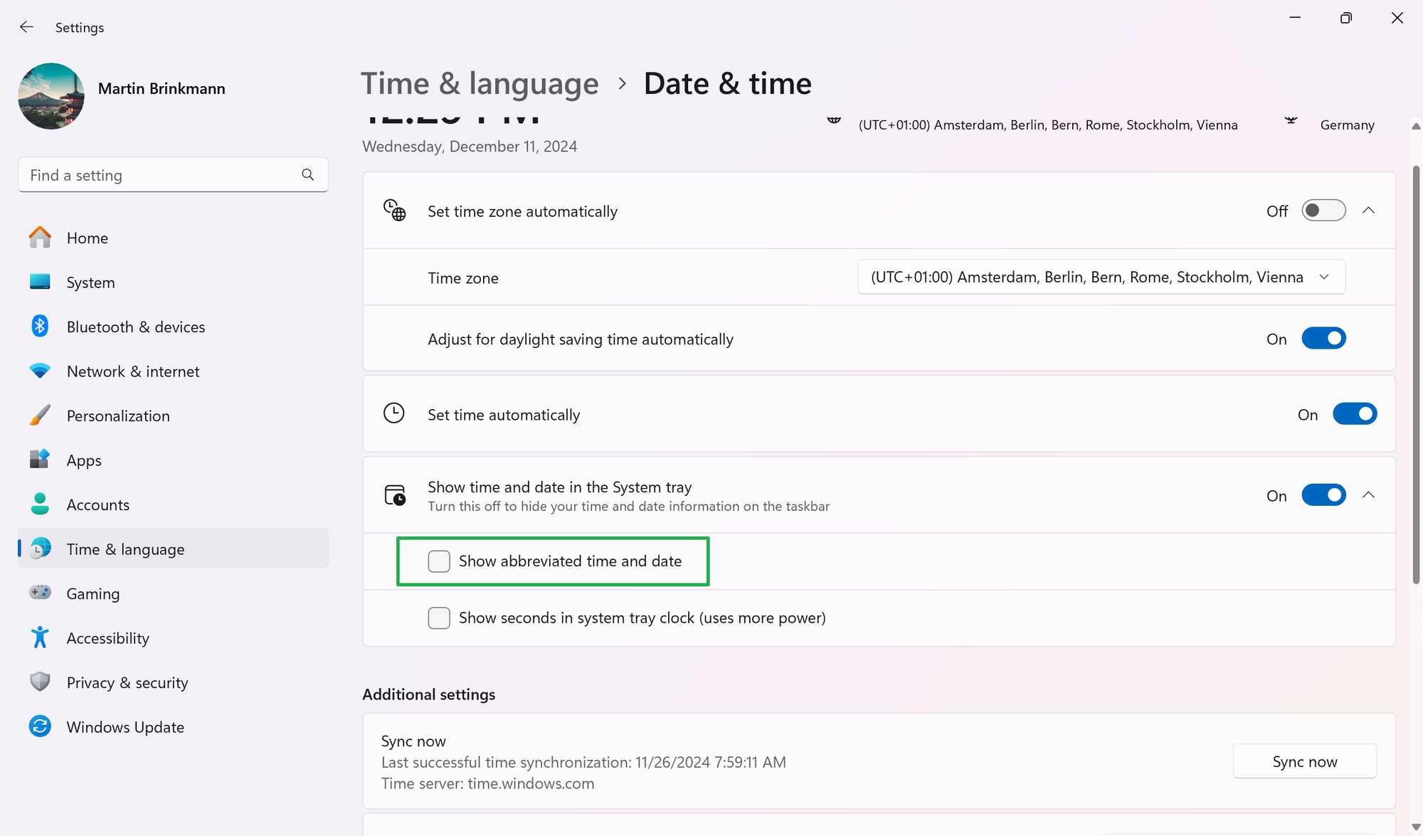 How to restore the full date and time format on Windows 11's taskbar show-abbreviated-date-and-time.png