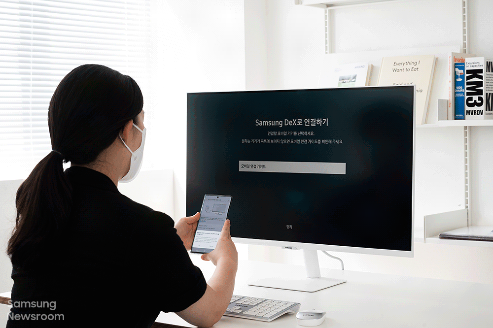 Samsung M7 Series 43” LS43BM700UUXUF - why so cheap? Smart_Monitor_Review_main10.gif