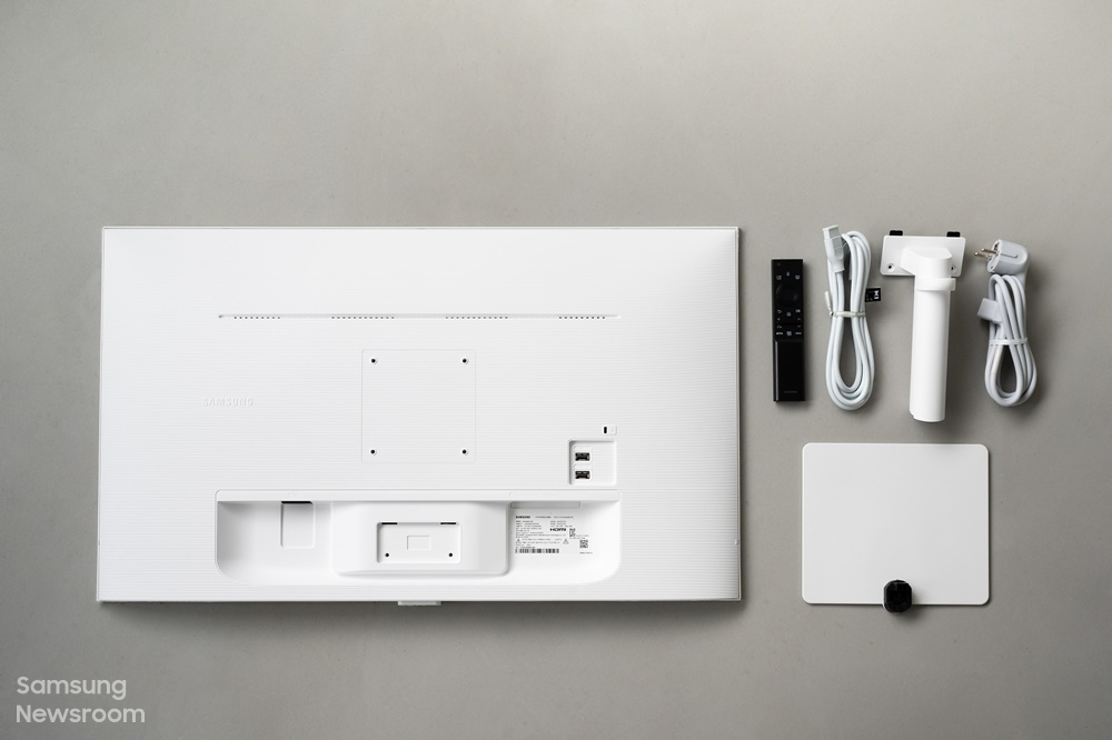 Samsung M7 Series 43” LS43BM700UUXUF - why so cheap? Smart_Monitor_Review_main2.jpg