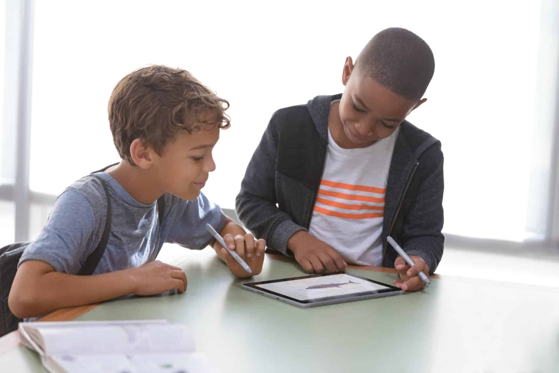 Minecraft Education edition on windows 10 Surface-Go-EDU-2.jpg