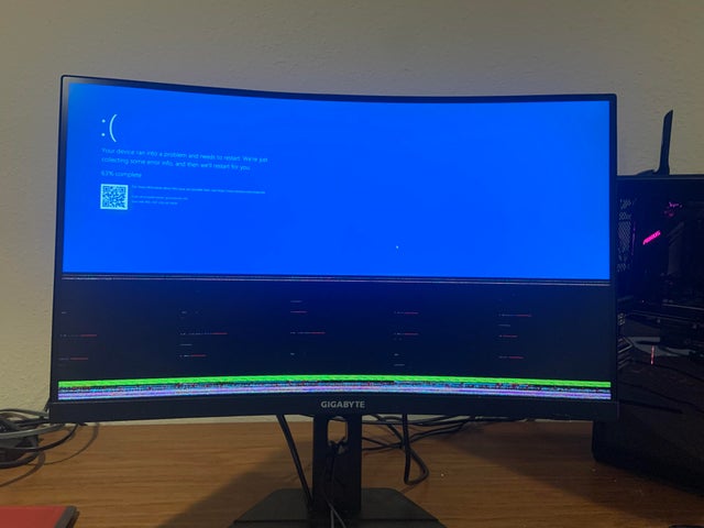 That moment when even the blue screen is corrupted vcxz6q76rlk71.jpg