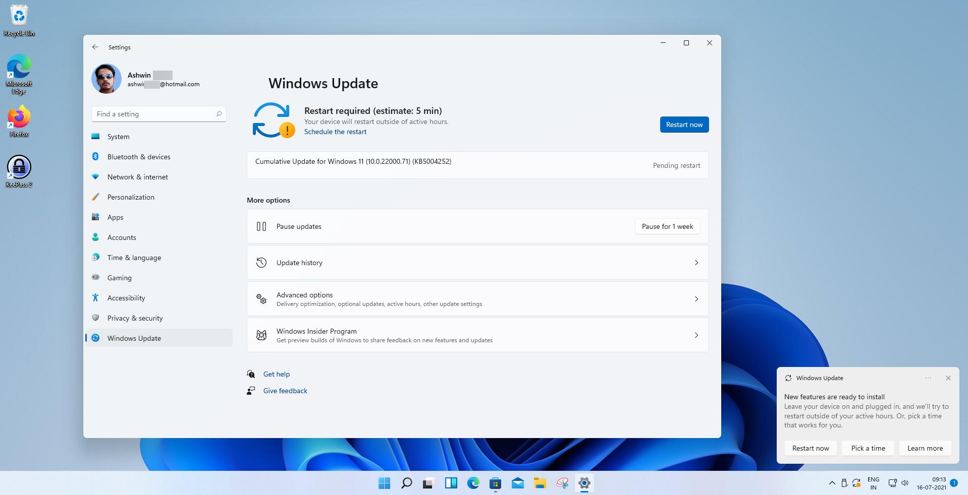 Microsoft crippled the Windows 11 Taskbar Windows-11-Insider-Preview-Build-22000.71.jpg