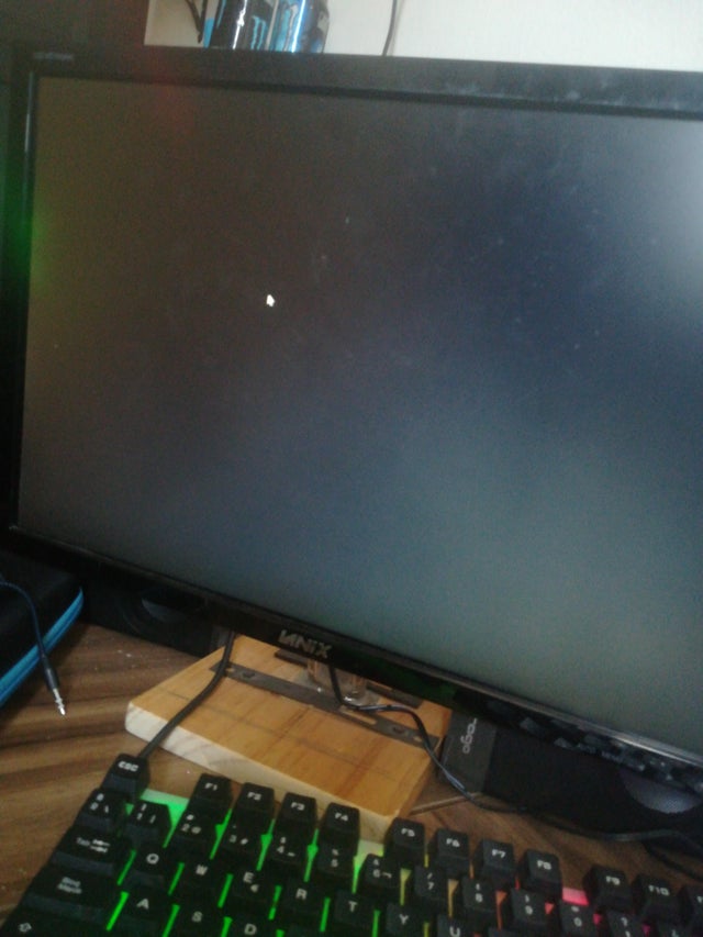 when I turn on my pc appears a blue screen and says windows didnt load correctly but after... zoty278nuss61.jpg